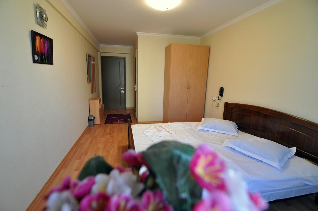 Sun Rise Hotel Tiflis Habitación foto
