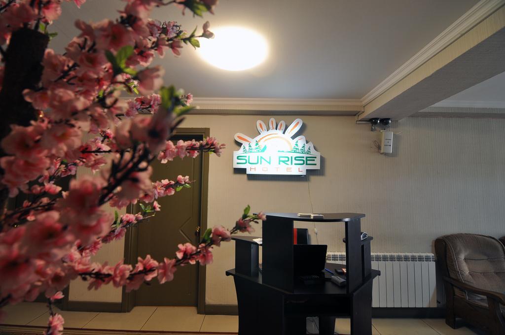 Sun Rise Hotel Tiflis Exterior foto
